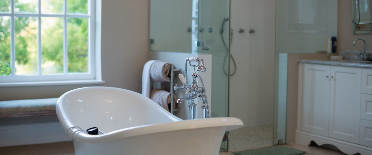 29582794 view of empty bathtub